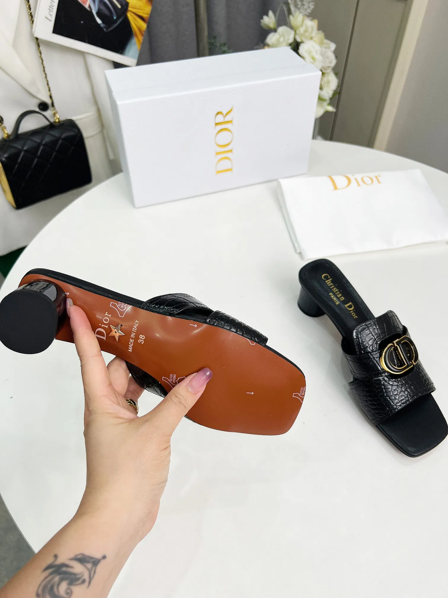 👟👟Ex-factory price 380👟👟 Genuine leather bottom +30 Dior spring and summer new style, cowhide surface, sheepskin lining + double-layer buckle, heel height 4.5cm, size 35-42
